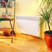 Hoe een convectorverwarming voor het huis te kiezen: een voorraadhuis met handige tips