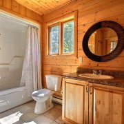 Cuarto de baño de bricolaje para una casa de madera