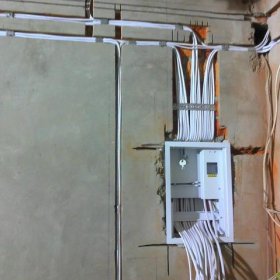Garajda kendi ellerinizle elektrik kabloları ve aydınlatma nasıl yapılır - diyagram, kablo hesaplama ve kurulum teknolojisi