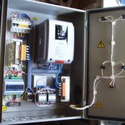 Шкаф за управление на помпата - какво е и кога трябва да се инсталира?