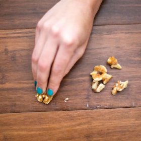Jak ořechy pomáhají eliminovat škrábance na nábytku