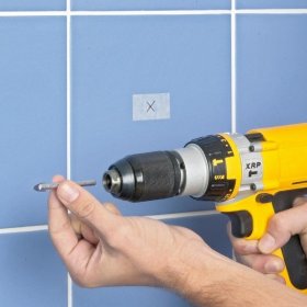 Cómo hacer un agujero en un azulejo sin taladro