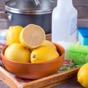 3 způsoby, jak vyčistit domácí povrchy, aby zářily citronem