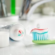 5 věcí, které lze snadno čistit zubní pastou