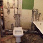 الأنابيب المناسبة في الحمام والمرحاض: نظرة عامة على أخطاء التصميم الرئيسية