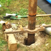Do-it-yourself přepážka pro studnu: příklad výroby + jak správně pracovat