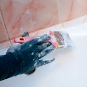 Pintura de bañera de esmalte DIY: una guía paso a paso para la restauración