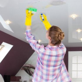Cómo lavar eficazmente el techo tensado y no romperlo