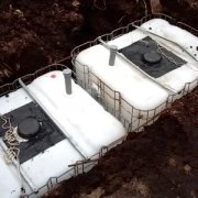 كيفية صنع خزان للصرف الصحي من مكعبات أوروبية بيديك - دليل مفصل لتركيب الصور