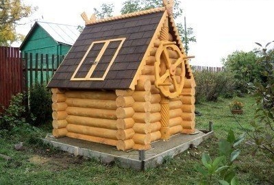 Дървена дървена кабина за кладенец - отлично декоративно решение