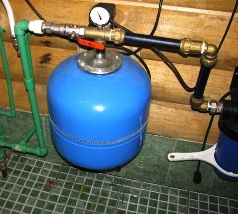 Схеми за свързване на хидравличен акумулатор към водоснабдителна система