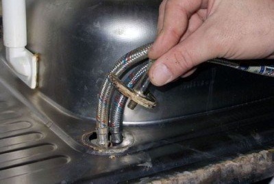 Изключване на смесителя от мивката