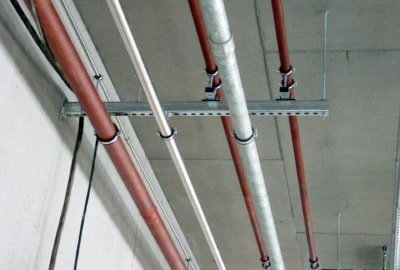 Cableado de tubos de acero
