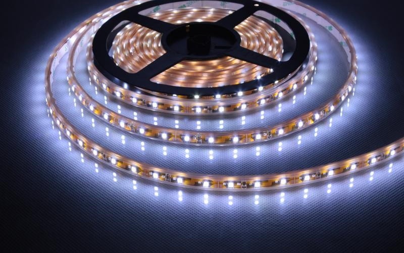 Как да свържете LED ленти заедно