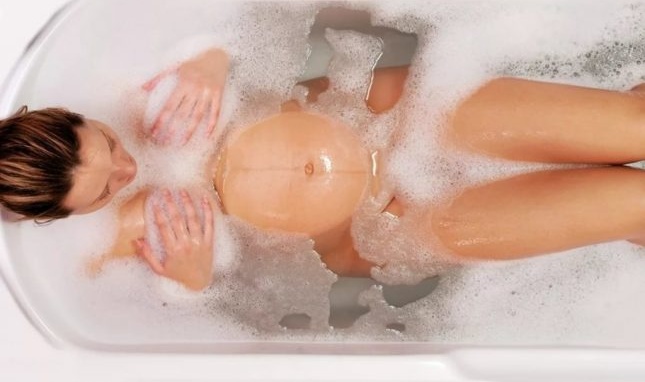 бременна във ваната