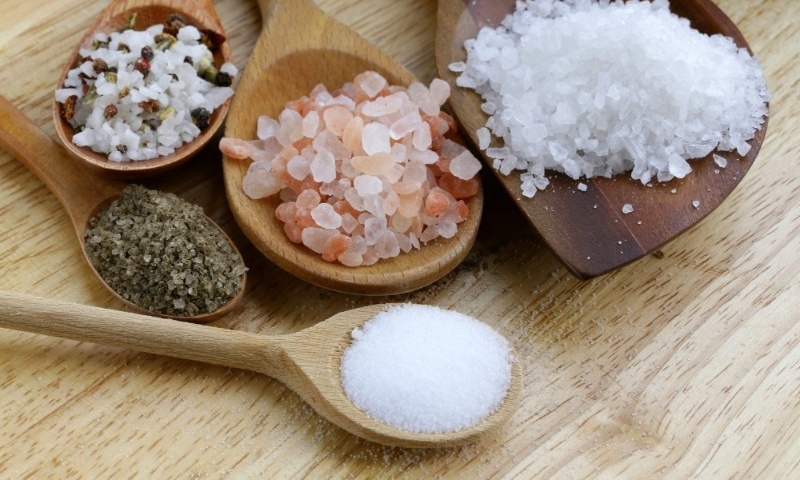9 начина да използвате нормална сол по време на прибиране на реколтата вместо скъпи домакински химикали
